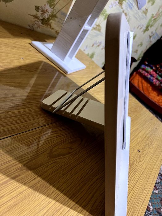 Lavh va kitob uchun podstavka