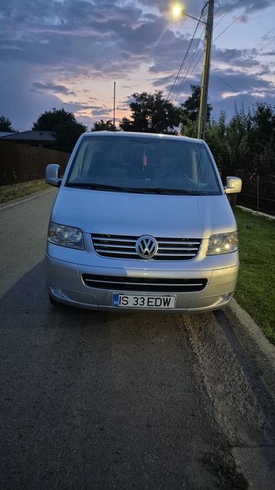 Vând Vw Caravelle 2.5 tdi unic proprietar de nouă