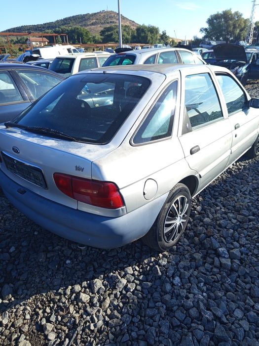 Форд Ескорт 1.6 бензин