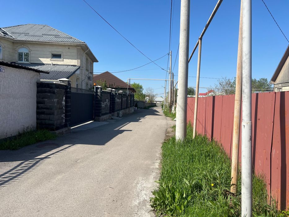 Продам два дома на одном делимом участке