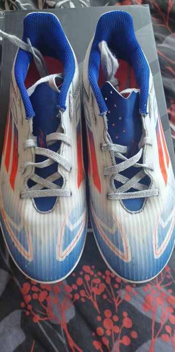 Стоножки за момче, Адидас