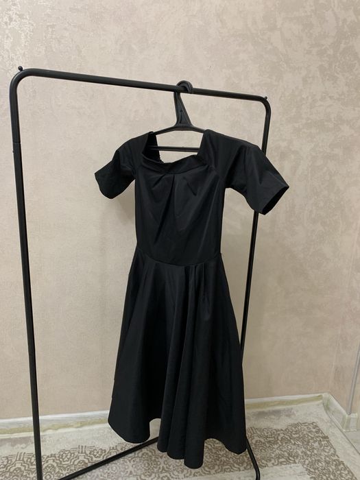 Женственное черное платье б/у