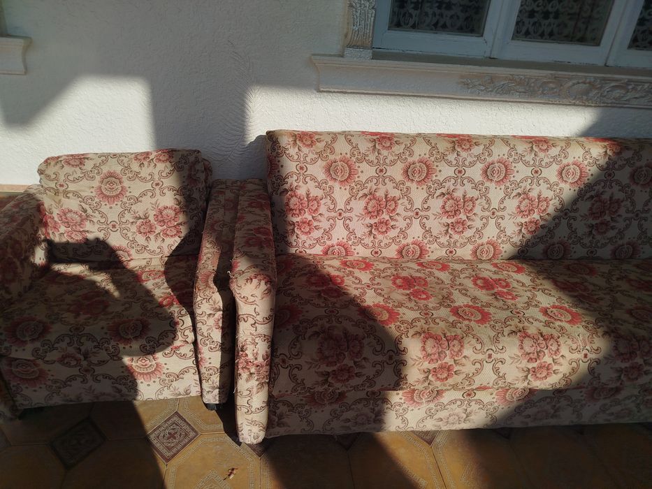 Продаю старую мебель.