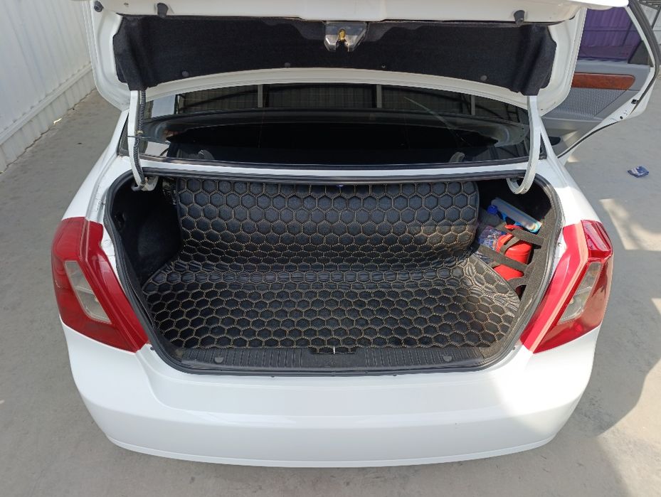 Лаcетти 1.8  3 позиция автомат каробка