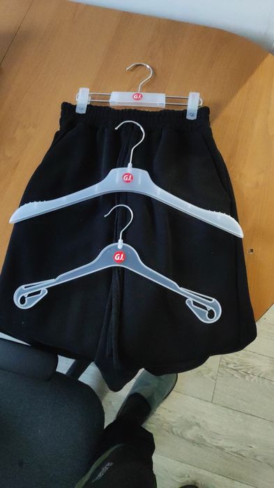 Плечики, пластиковые вешалки