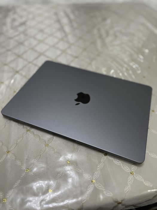 MacBook Air M2 Ideal holatda (2022).