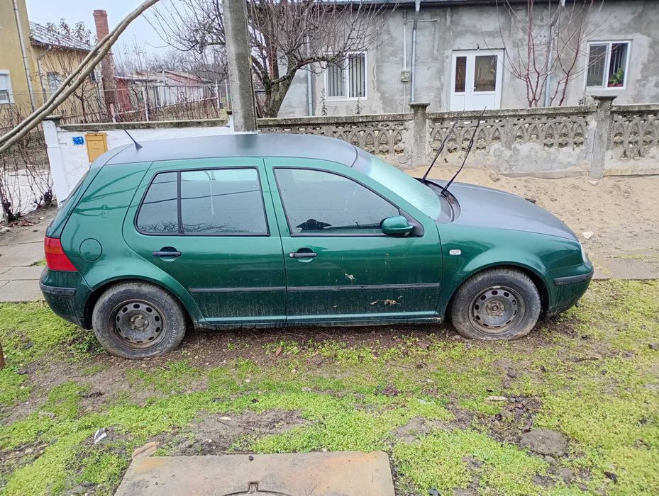 Vând Volkswagen Golf 4