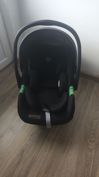 Scoică auto Coccolle pentru bebeluşi - stare foarte bună
