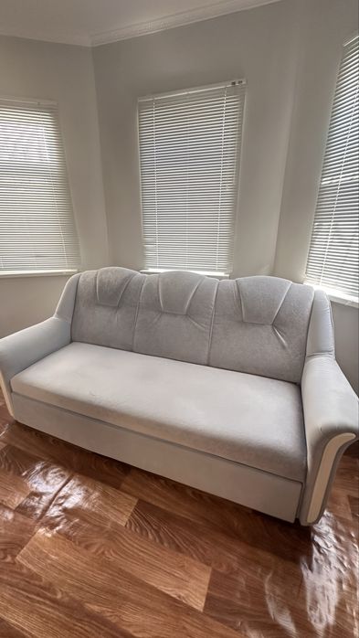 Диван с двумья креслами