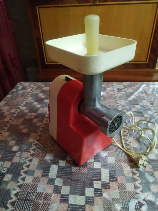 Продается советская электромясорубка