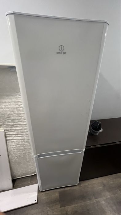 Холодильник indesit