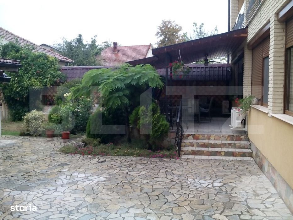 Casa de inchiriat, cu 10 camere, avand o suprafata de 611 mp in Oradea
