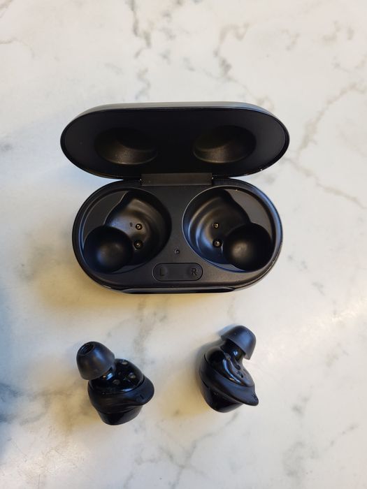 Продам наушники galaxy buds