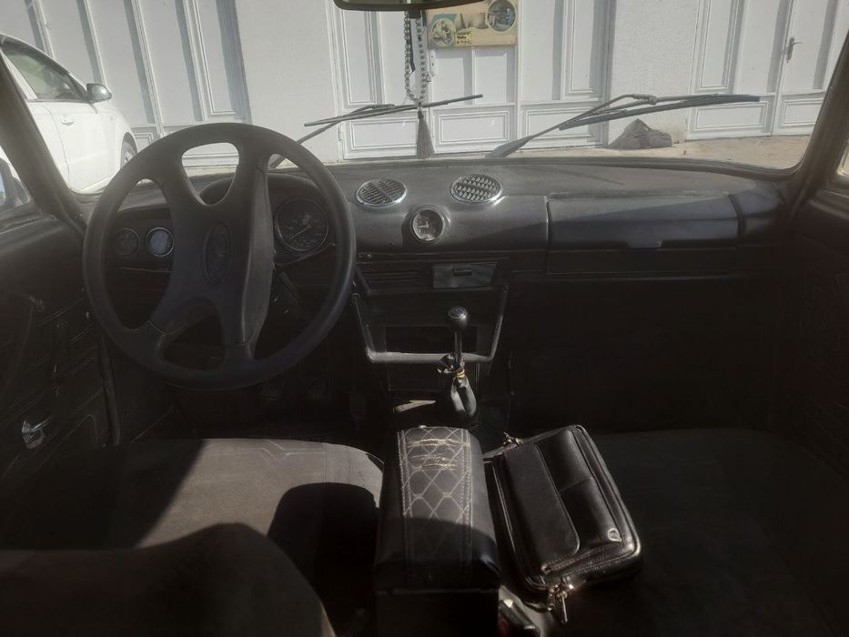 Vaz 2102  crochna sotiladi