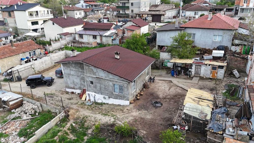 Продава се къща