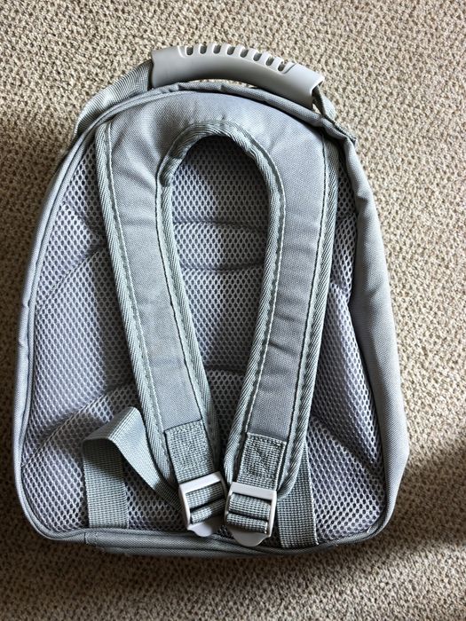 Vând geantă / rucsac carcasă dură Moomin