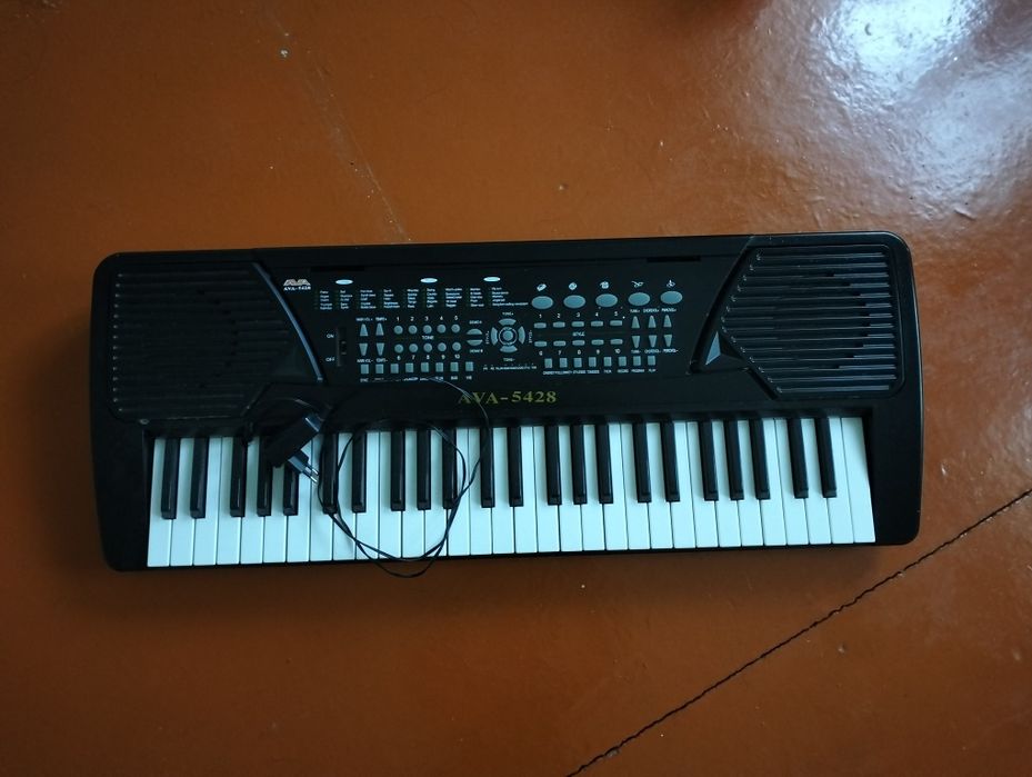 Продам синтезатор AVA, пианино