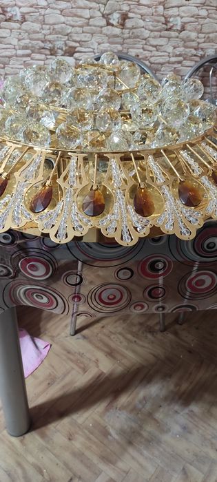 Люстра в хорошем состоянии