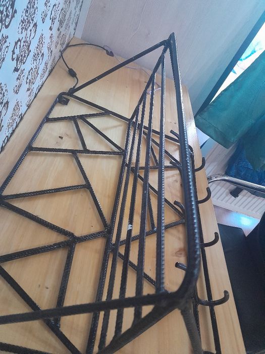 Cuier metalic facut manual