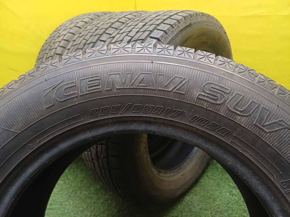 Шины 225 65 R17 Goodyear комплект.
