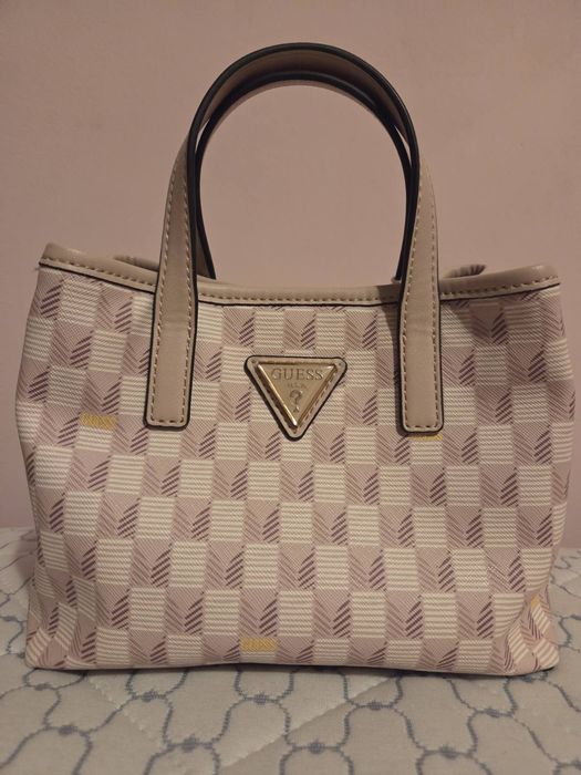 Дамска чанта guess