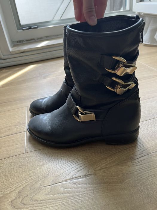 Ghete din piele naturala putin imblanite