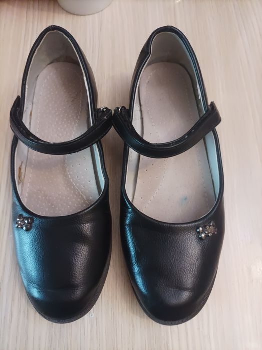 Продается школьная обувь (туфли, босоножки) на девочку