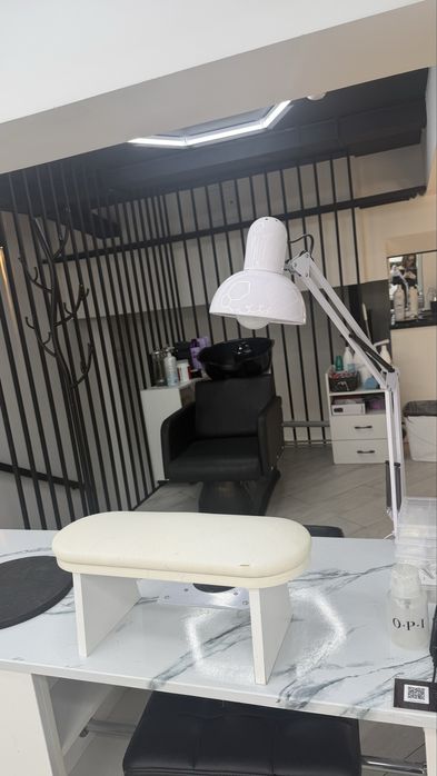 Продам маникюрные столы 3 шт