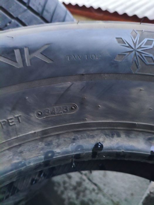 Продам два баллона 245 65 R17