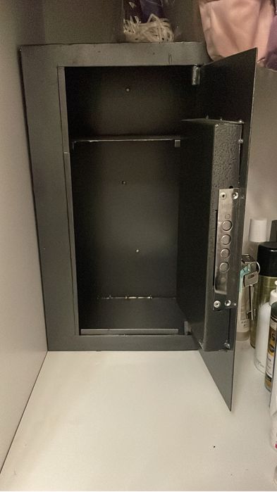 Продам сейф железный