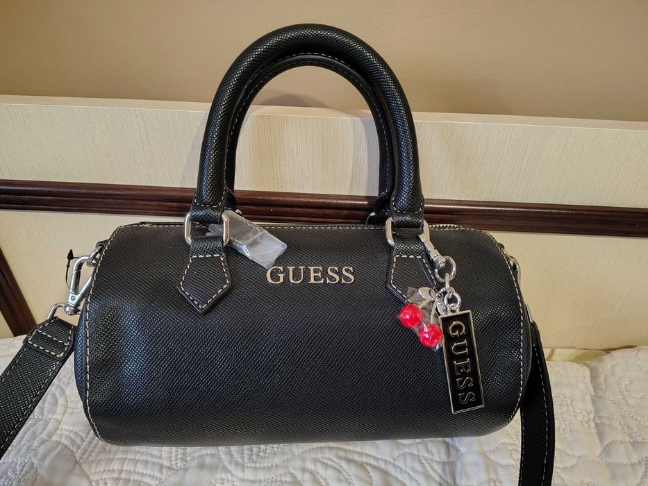 Дамска чанта Guess