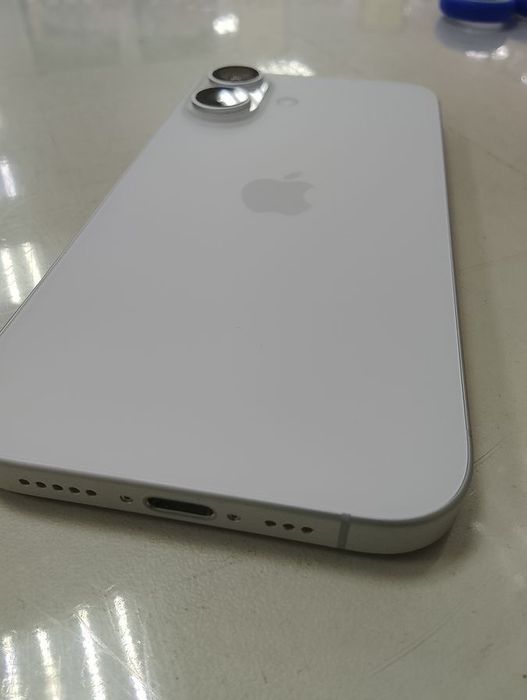 Продам айфон 16