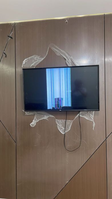 Телевизор LG экран