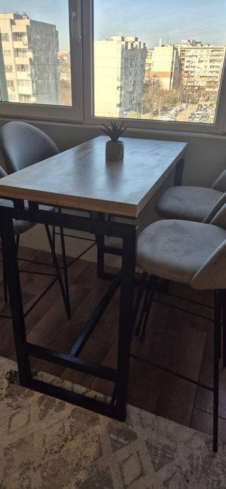 Продавам бар маса