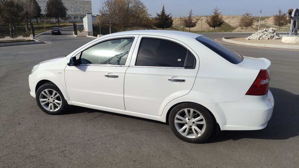 Moshina holati yaxshi, kraska toza