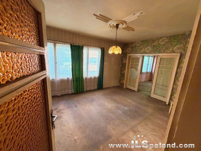 Продава се Тристаен апартамент в Варна, Център - 99 кв.м за 3829 €/кв.м - Снимка #2