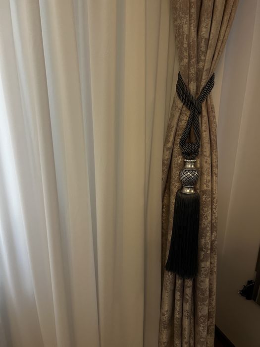 Ciucuri argintii perdea