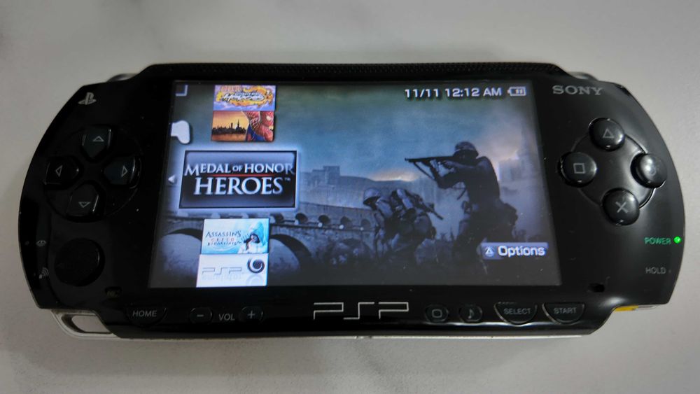 Sony PSP с игри + калъф + зарядно, готово за игра