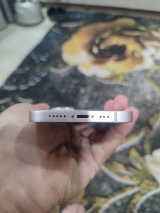 Продам iphone 13.