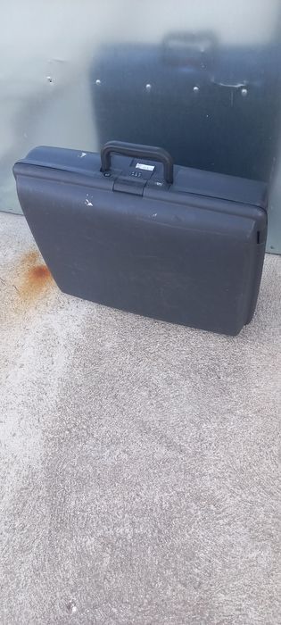 Куфари за дрехи и багаж