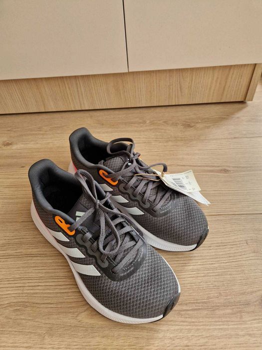Маратонки Adidas, с мрежа, номер 38, нови