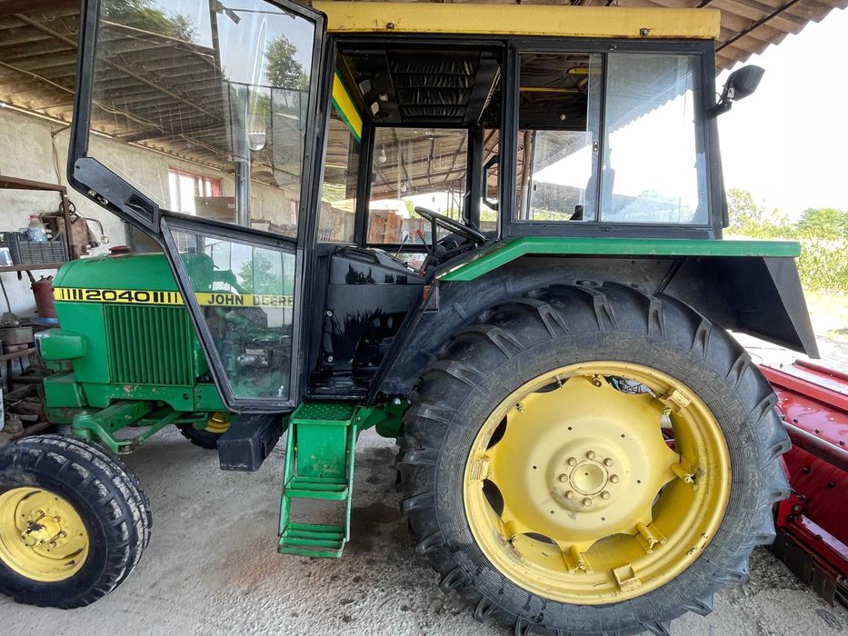Vand tractor JOHN DEERE 2040 + utilaje !