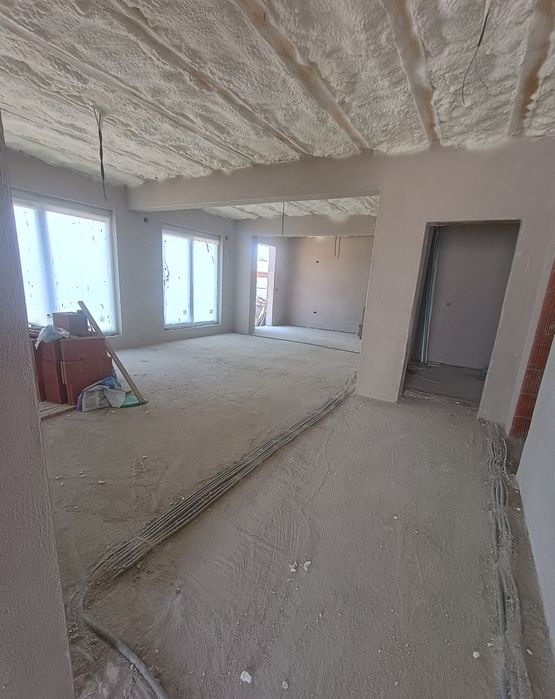 Izolatie spuma poliuretanica casa pod mansarda