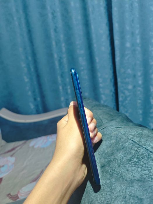 продаю Huawei P30 Lite с минусом
