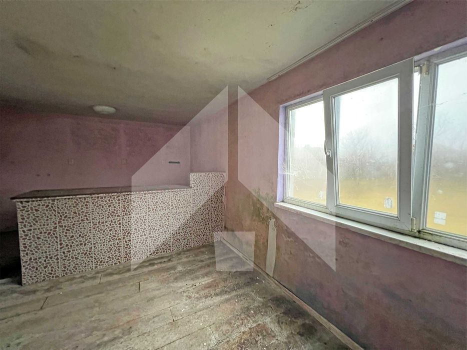 ПРОДАВА двуетажна, тухлена КЪЩА на плоча в с. Цани Гинчево, обл. Шумен