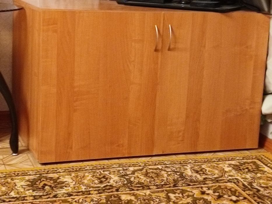 Шкаф с антресолью .