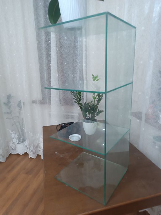 Полка витрина для магазина