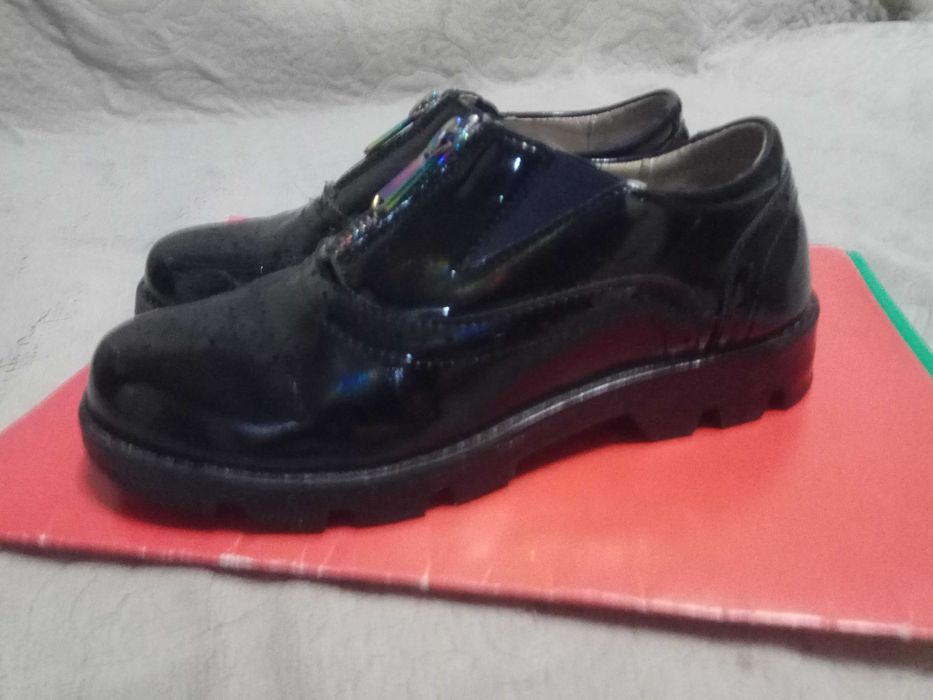 продам туфли для девочки