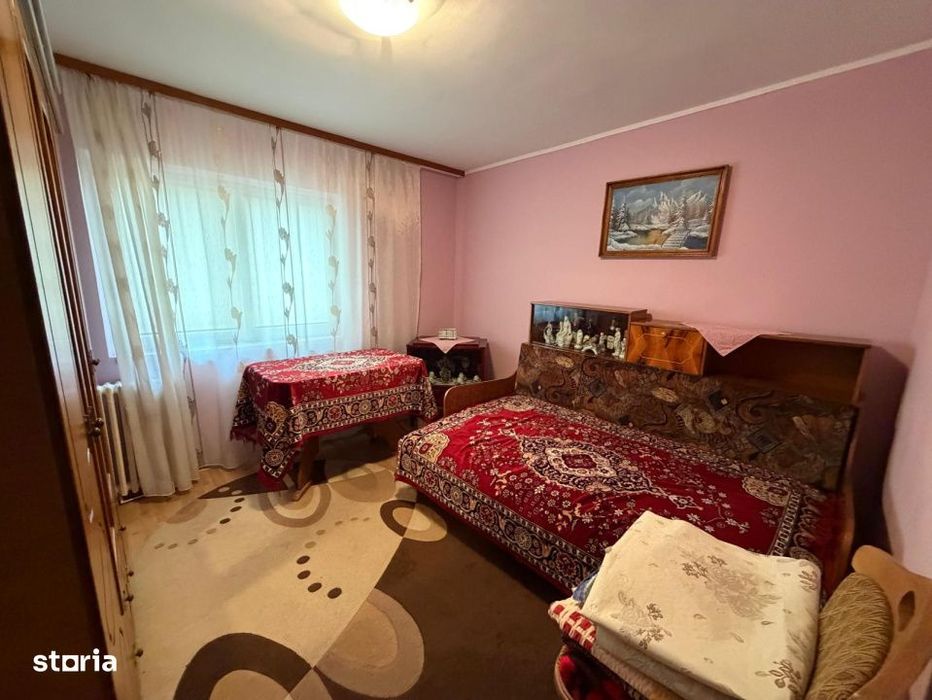Apartament 3 camere, etaj intermediar, Radauti