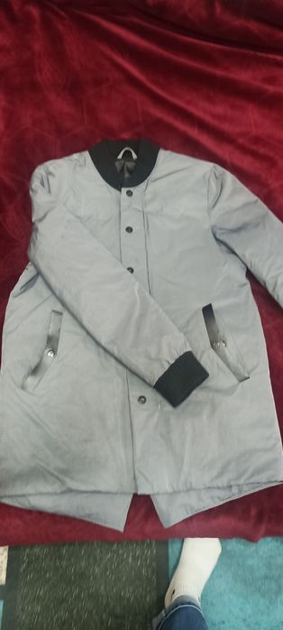 Продам куртку на подростка. 9-10 лет.